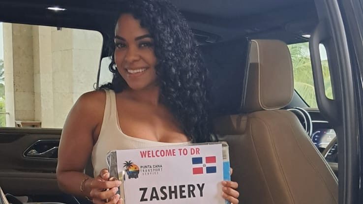 A guest with her welcome sign inside the Suburban, ready for a day out